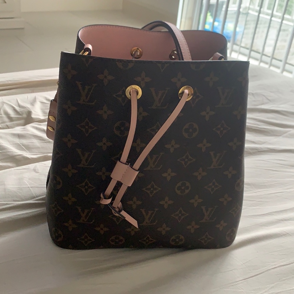 Louis Vuitton NeoNoe bag